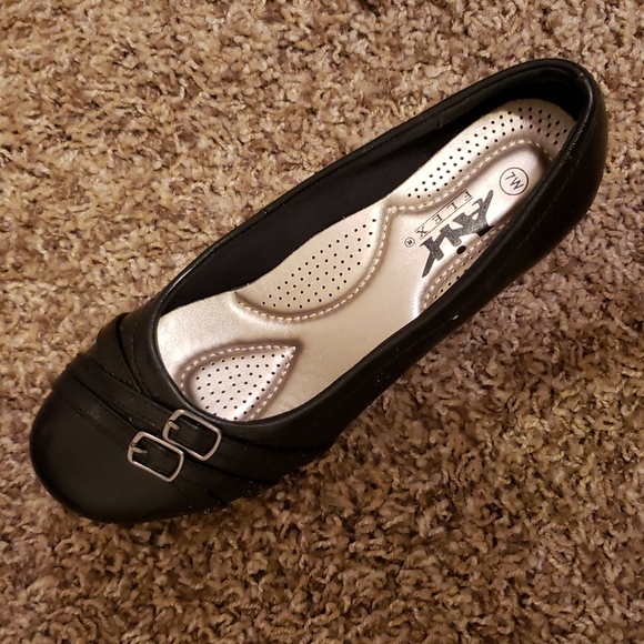 Shoes - Picture 2 of 4